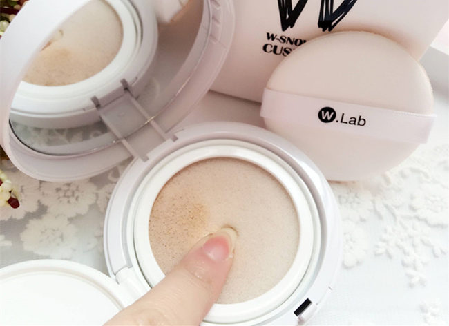 补妆用粉饼还是气垫 用它补妆最自然服帖化妆菜鸟看过来