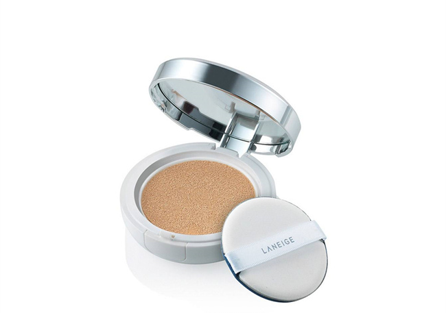 补妆用粉饼还是气垫 用它补妆最自然服帖化妆菜鸟看过来