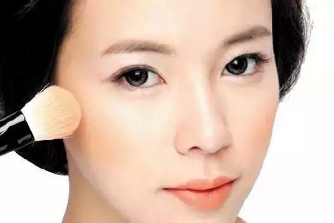 腮红一般涂在什么地方 除了颧骨其余3个地方你肯定没想到