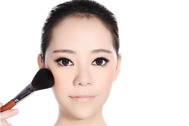 腮红一般涂在什么地方 除了颧骨其余3个地方你肯定没想到