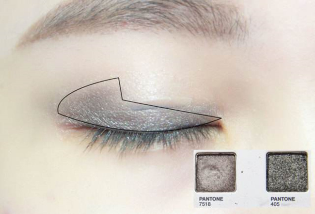 烟熏眼妆的画法 跟小编一起学画“烟熏眼妆”变冷酷女神