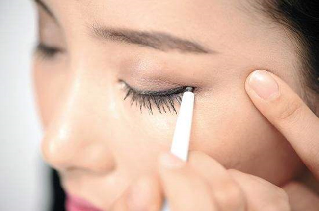 猫眼妆画法步骤 吸眼球的妖艳猫眼妆彩妆师教你怎么画