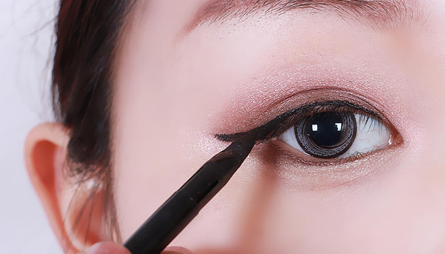 猫眼妆画法步骤 吸眼球的妖艳猫眼妆彩妆师教你怎么画