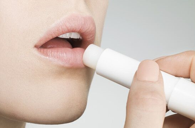 润唇膏能吃吗 吃多了会不会有害于身体健康呢