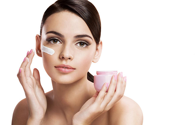 用了乳液还要用面霜吗 可以两者结合用但要看皮肤状况