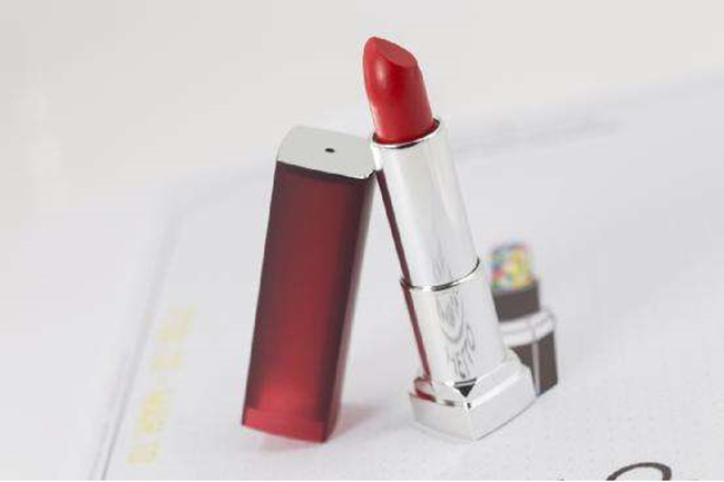 学生适合什么颜色的口红 轻松一笔即刻上色轻薄服帖