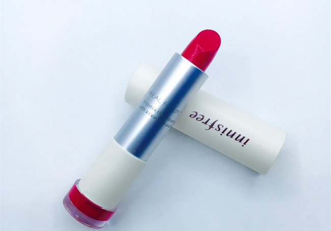 学生适合什么颜色的口红 轻松一笔即刻上色轻薄服帖