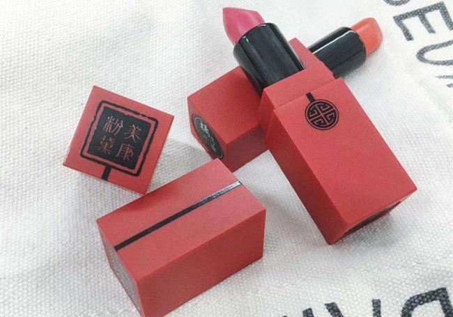 学生适合什么颜色的口红 轻松一笔即刻上色轻薄服帖