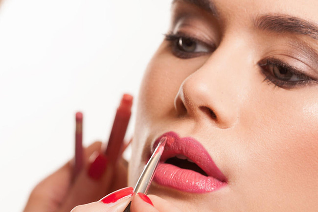 不掉色的口红有害处吗 会不会严重损害双唇和伤身呢