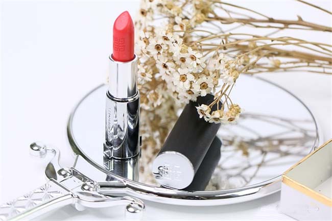 纪梵希小羊皮唇膏 这支高定唇膏成为无数妹纸心头爱