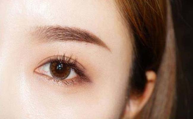 上扬渐变眉怎么画 水墨般渐变眉形气质上升大换脸