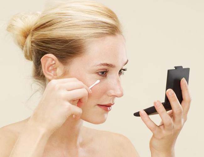 怎么通过底妆遮盖粉刺 巧画底妆烦人粉刺消失无踪