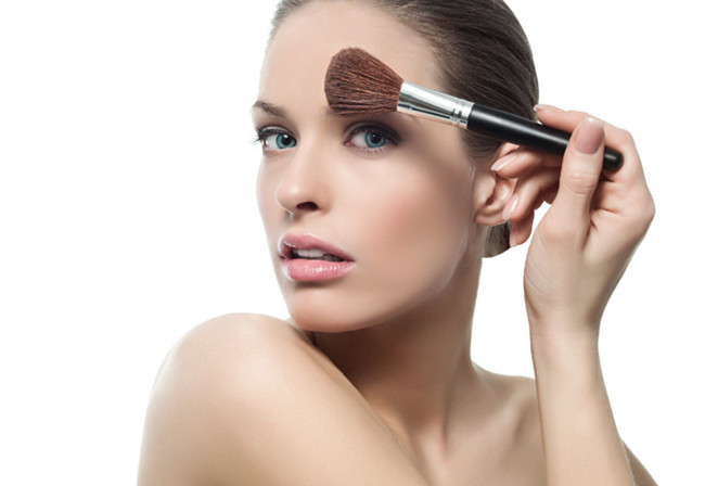 新手如何搞定底妆和修容 三步打造精致完美妆容