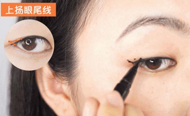 新手怎么画眼尾线 菜鸟画眼线难?美妆达人来解救你