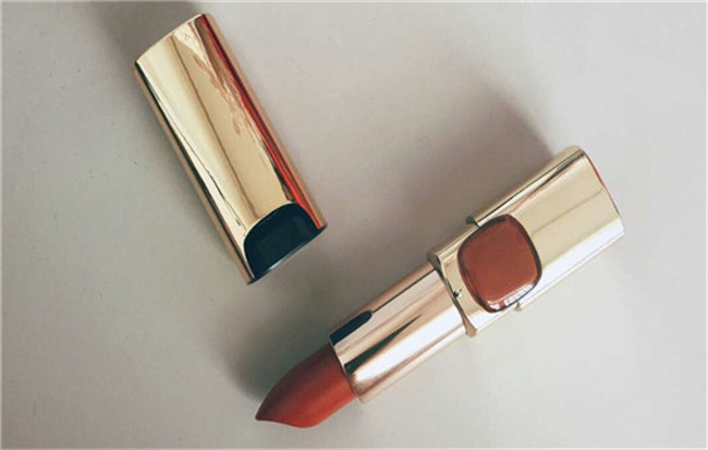 秋天适合用什么口红颜色 一抹唇色温暖冷冷秋季