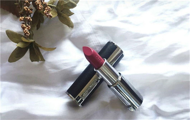秋天适合用什么口红颜色 一抹唇色温暖冷冷秋季