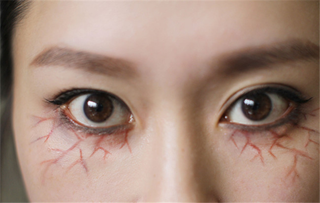 万圣节吸血鬼妆容教程 美艳吸血鬼妆容妥妥锁定众人视线