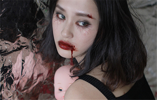 万圣节吸血鬼妆容教程 美艳吸血鬼妆容妥妥锁定众人视线