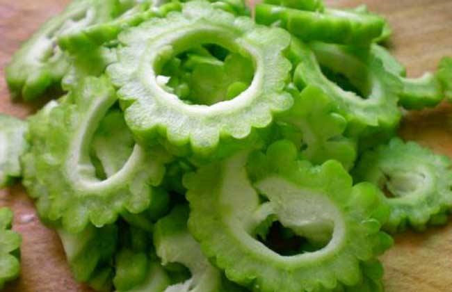 苦瓜减肥有效果吗 每日生吃苦瓜有减肥神效是真是假