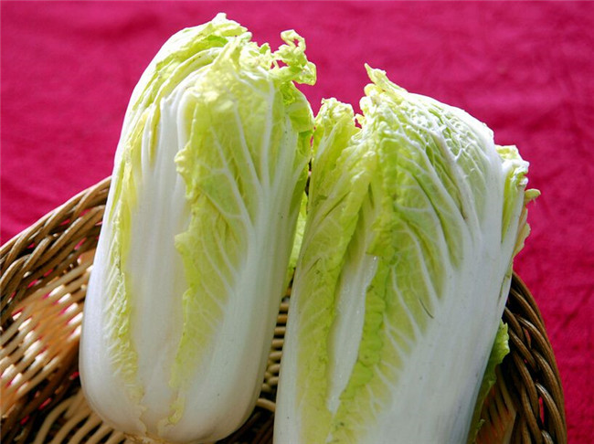 水煮白菜减肥法 脆甜可口大白菜吃出水嫩苗条女孩