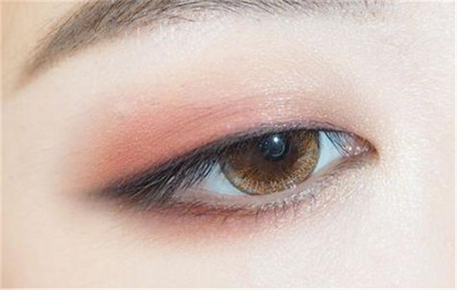 秋冬天眼影用什么颜色 我的眼影我做主摆脱秋冬死气沉沉