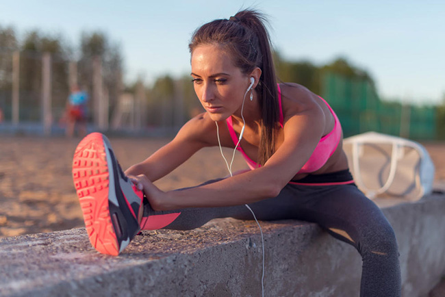 爬楼梯减肥的正确方法 爬楼梯6个小技巧助力OL小姐姐