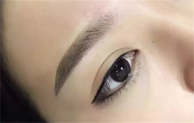 轻氧眉和粉黛眉的区别 两者相差无几如何选择呢