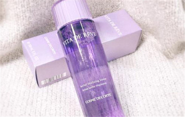 黛珂紫苏水能去闭口吗 油皮问题肌亲妈效果妥妥的