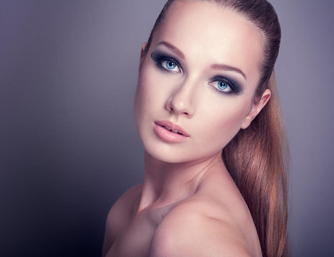 怎样化妆显脸小 大脸宝宝十分钟打造瘦子小V脸