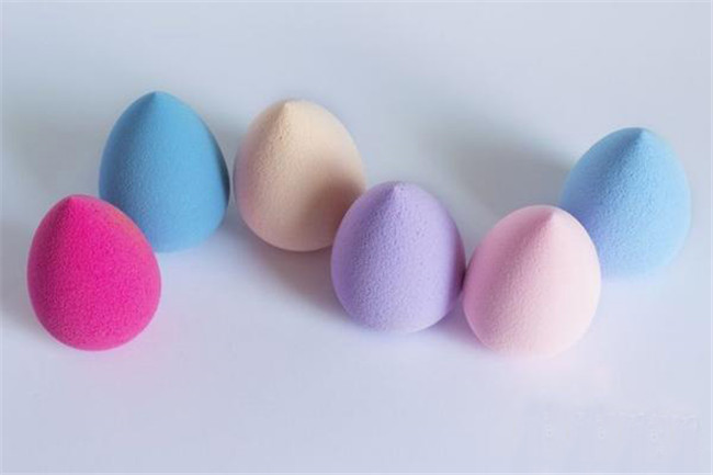 怎么用美妆蛋上粉底 巧用万能美妆蛋妆容更服帖