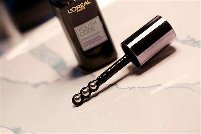 欧莱雅眼霜怎么用 打开眼霜正确姿势助你消除眼部问题