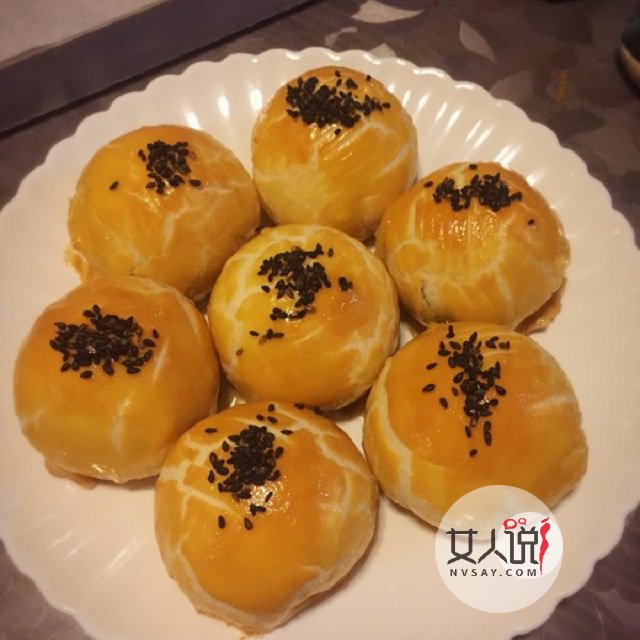 蛋黄酥的做法大赠送,吃货团伙“作案”啰!
