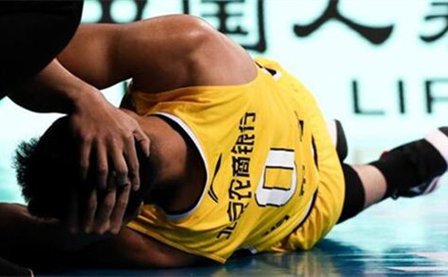 常林遭重罚 常林犯规举动惹怒众人被处罚停赛罚款