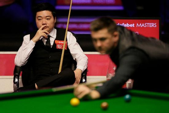 丁俊晖大师赛出局 三局优势遭劲敌反超错失八强遗憾退场