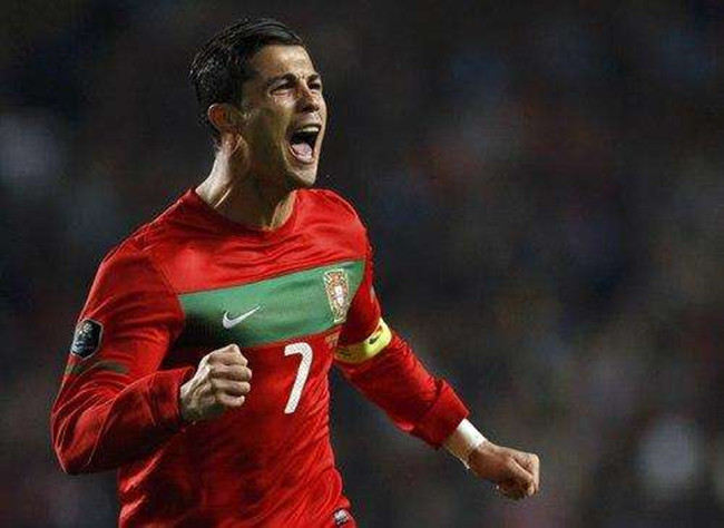 C罗遭球迷倒戈 加薪未兑现心有不满球迷劝他不再续约