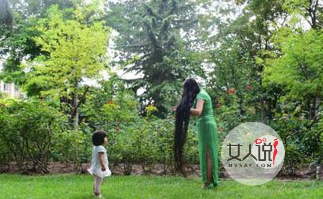 女子头发近2米长 扬言想要留到两个身体那么长好夸张