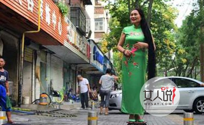 女子头发近2米长 扬言想要留到两个身体那么长好夸张