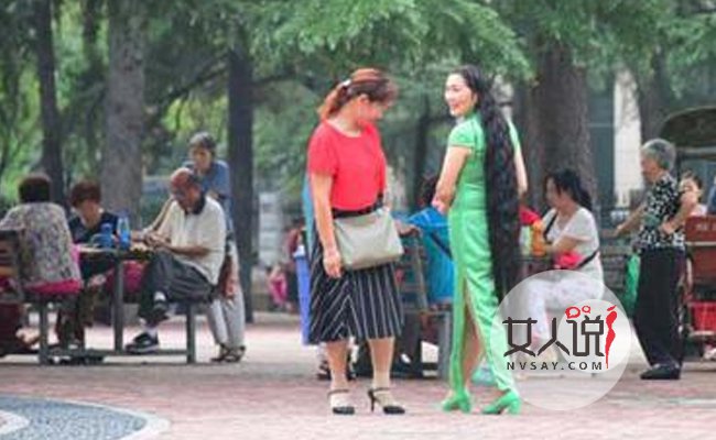 女子头发近2米长 扬言想要留到两个身体那么长好夸张