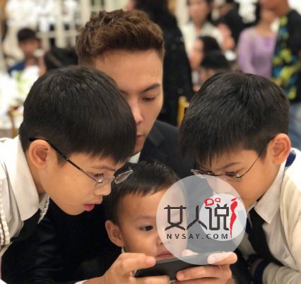 陈伟霆回港参加婚礼 大方躺在陈伟霆怀里的她是谁