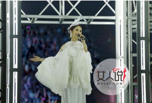 杨丞琳与前男友相拥 小鬼黄鸿升体贴不已还为他哭了