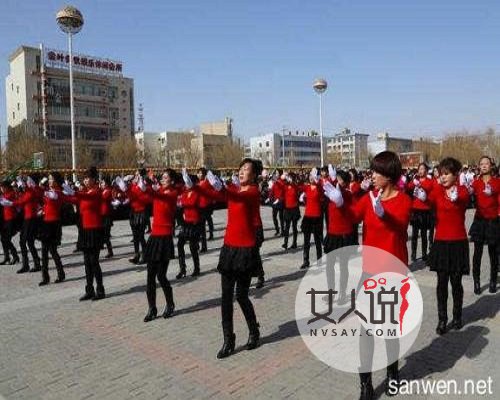 跟着经典广场舞歌曲摇起来