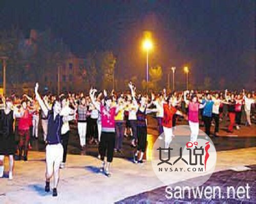 跟着经典广场舞歌曲摇起来