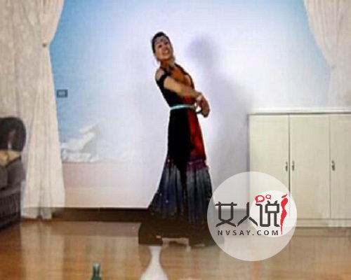 跟着经典广场舞歌曲摇起来