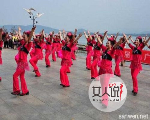 跟着经典广场舞歌曲摇起来