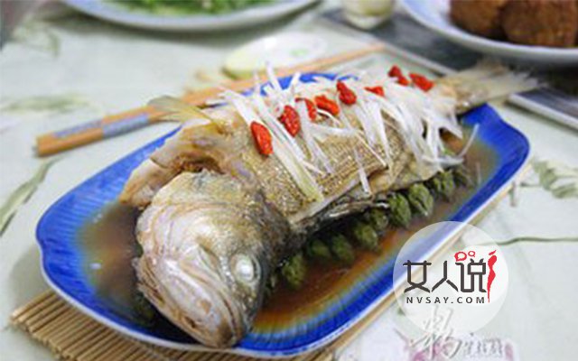 生活小助手:关于清蒸鲈鱼的做法你知道几种?