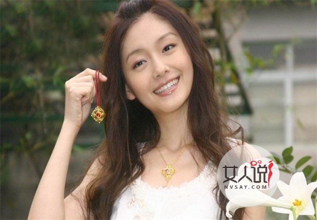 晒照为大s庆生 实力宠妻这碗狗粮干了