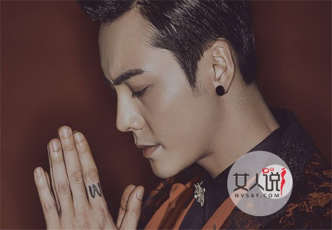 陈伟霆参加婚礼回香港 全家颜值爆表基因太强大