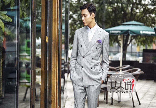 陈伟霆参加婚礼回香港 全家颜值爆表基因太强大