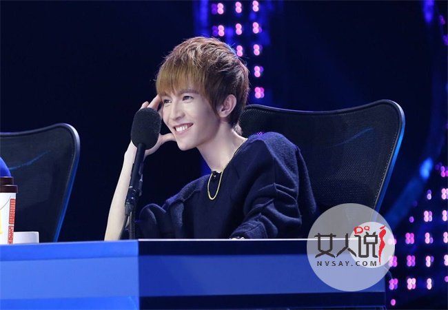 郭敬明戴针织帽疾走 酷帅穿搭霸道总裁范