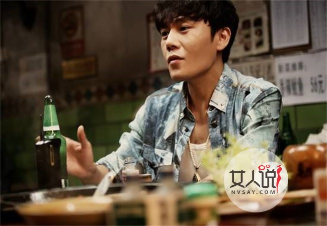 秦昊父爱满满晒女儿 他的坐姿却被疯狂调侃